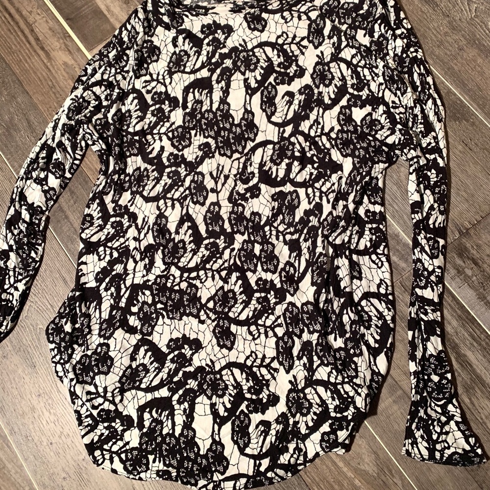Aritzia Long Sleeve T-Shirt